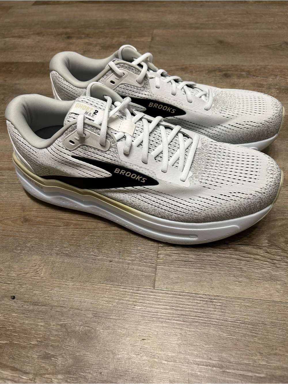 NEW Brooks Ghost Max 2 Mens Size 12.5 White Running Sneakers Gold Accent Shoes